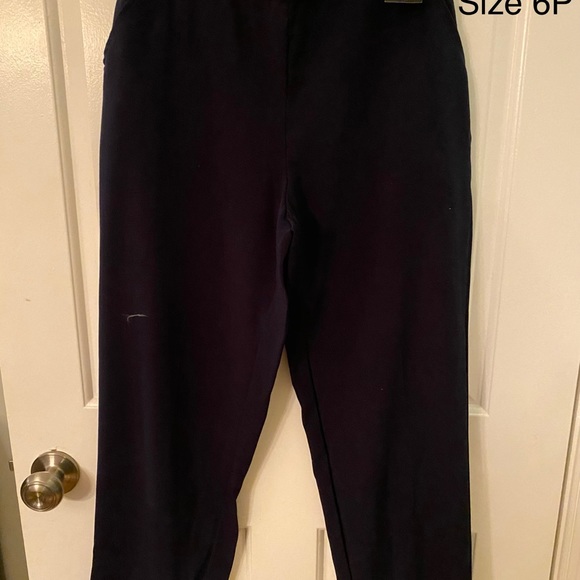 Womenswear - Picture 6 of 6